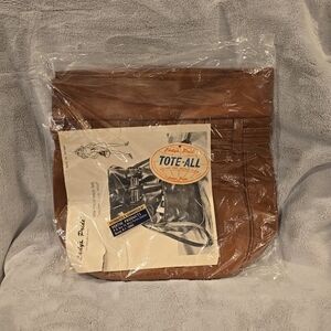 Vintage NOS 1970s Lady's‎ Pride Pouch Tote Leather  NEW WITH TAG